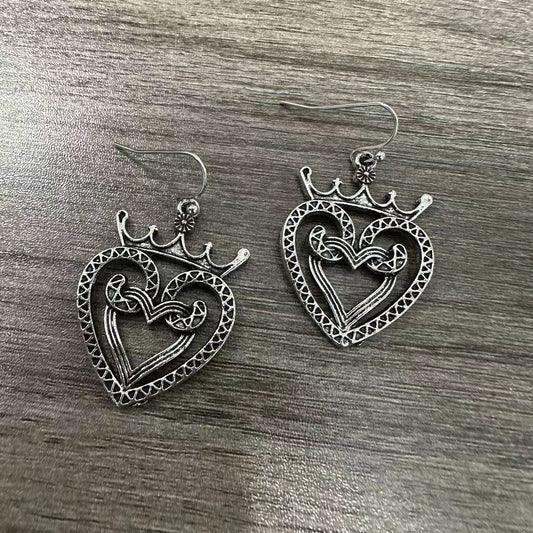 Charming Earring for Any Occasion