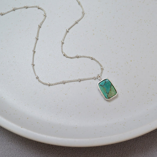 Classic Silver Necklace with Timeless Appeal