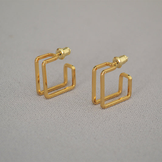 Charming Gold Earring for Any Occasion