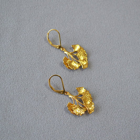 Charming Gold Earring for Any Occasion