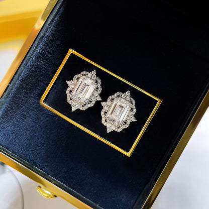 Charming Earring for Any Occasion