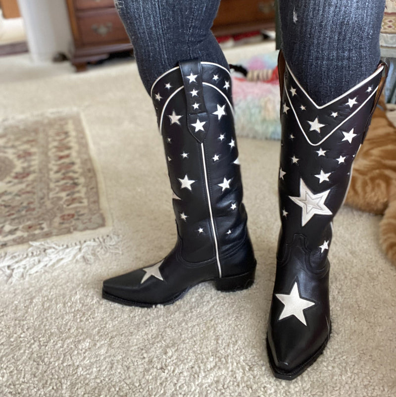 Graceful Orthopedic Boots for Modern Look