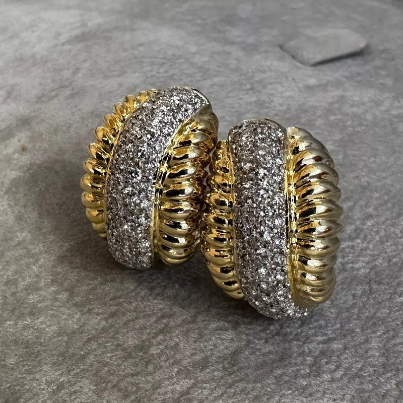 Elegant Gold Earring for Every Occasion