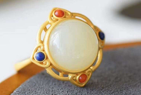Classic Silver Ring with Timeless Appeal