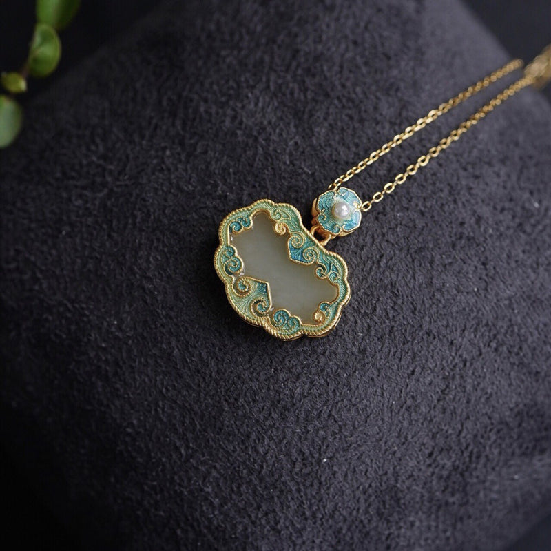 Beautiful Gold Pendant with Unique Style
