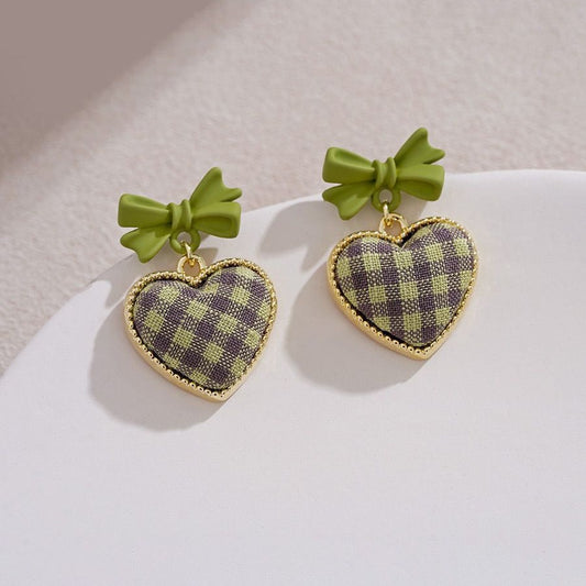 Charming Earring for Any Occasion