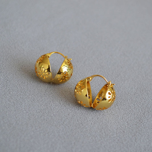 Charming Gold Earring for Any Occasion