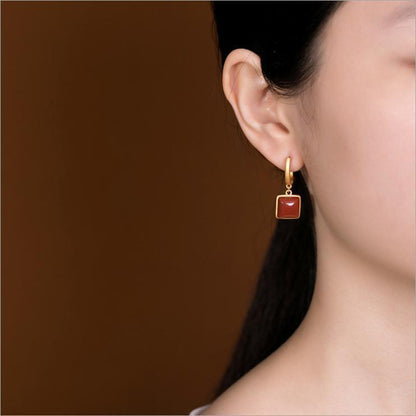 Classic Gold Earring with Timeless Appeal