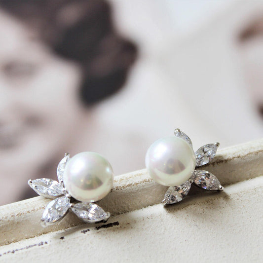 Romantic Pearl Earring for Special Moments
