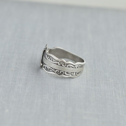 Charming Silver Ring for Any Occasion