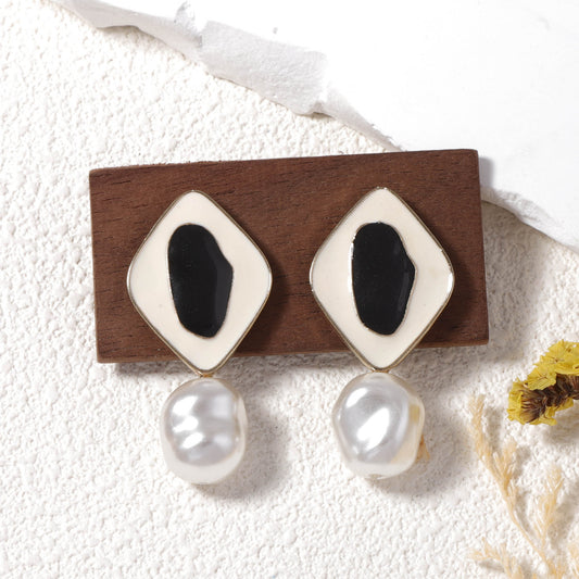 Stunning Pearl Earring for Daily Wear