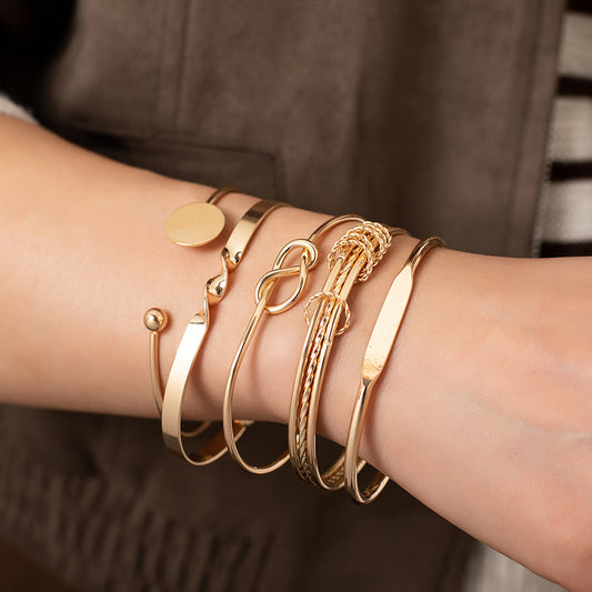 Charming Gold Bracelet for Any Occasion