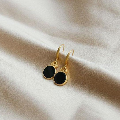Charming Silver Earring for Any Occasion