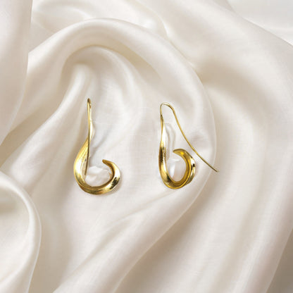 Charming Gold Earring for Any Occasion