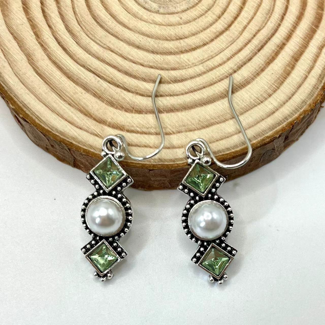 Charming Pearl Earring for Any Occasion