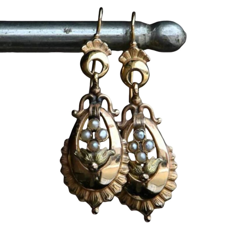 Classic Pearl Earring with Timeless Appeal