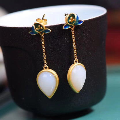 Charming Silver Earring for Any Occasion