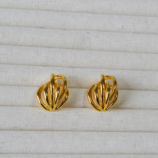 Charming Gold Earring for Any Occasion