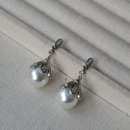 Beautiful Silver Earring with Unique Style