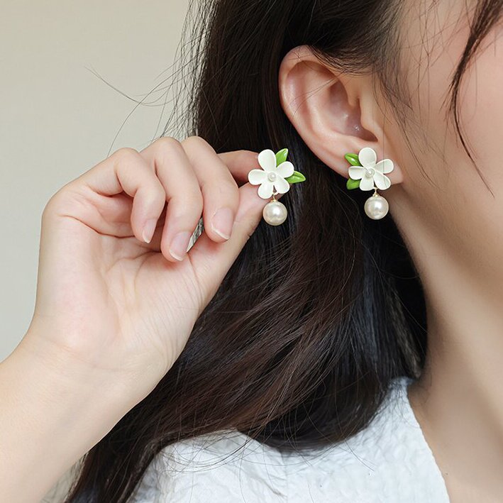 Charming Pearl Earring for Any Occasion
