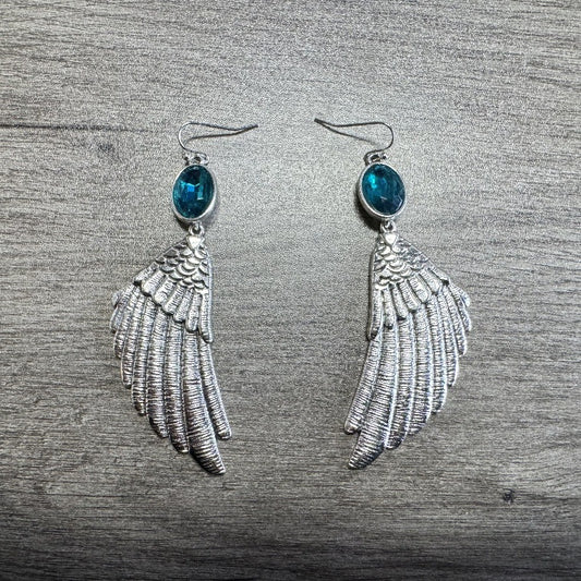 Charming Silver Earring for Any Occasion
