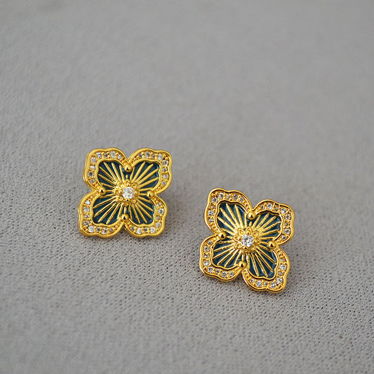 Romantic Gold Earring for Special Moments