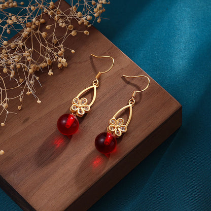 Classic Gold Earring with Timeless Appeal