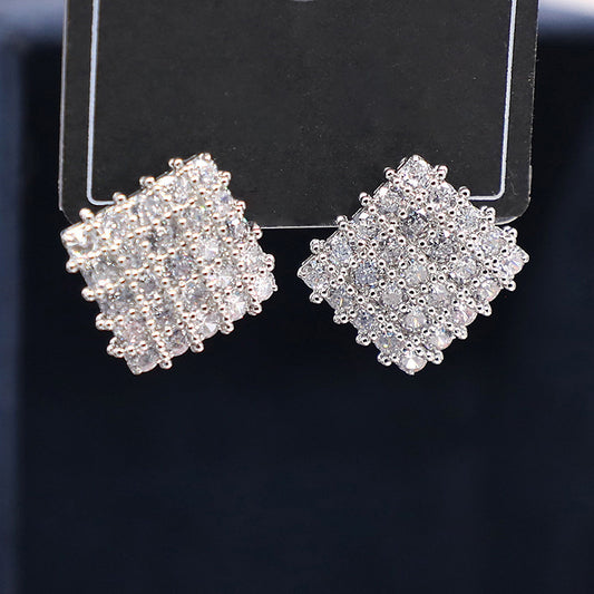 Charming Earring for Any Occasion