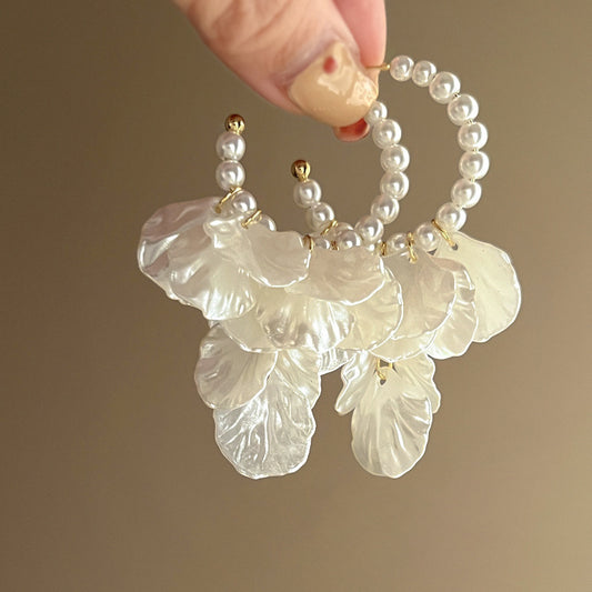 Classic Pearl Earring with Timeless Appeal