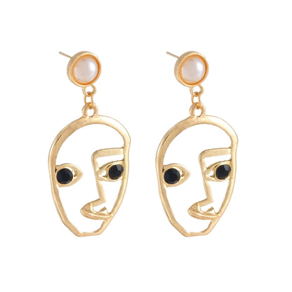 Beautiful Gold Earring with Unique Style