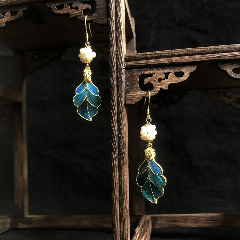 Classic Pearl Earring with Timeless Appeal