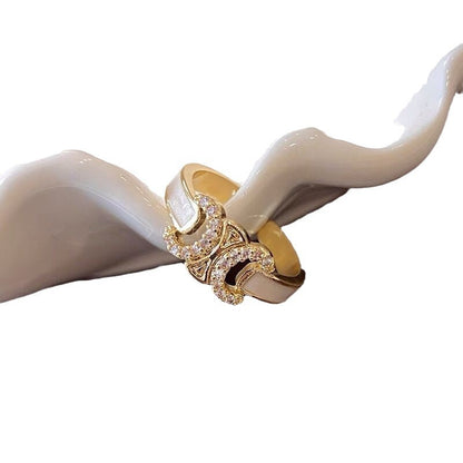 Classic Gold Ring with Timeless Appeal