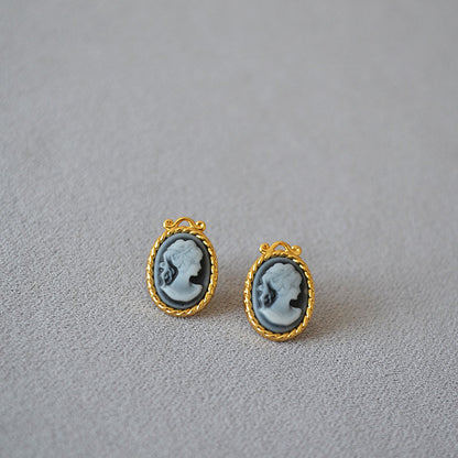 Elegant Gold Earring for Every Occasion