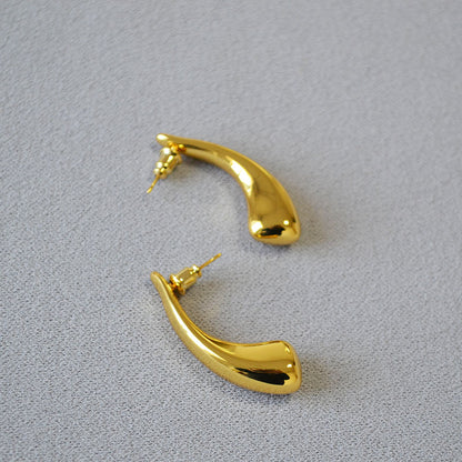 Charming Gold Earring for Any Occasion