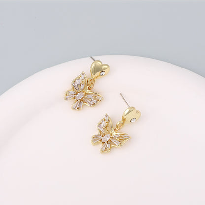 Charming Silver Earring for Any Occasion