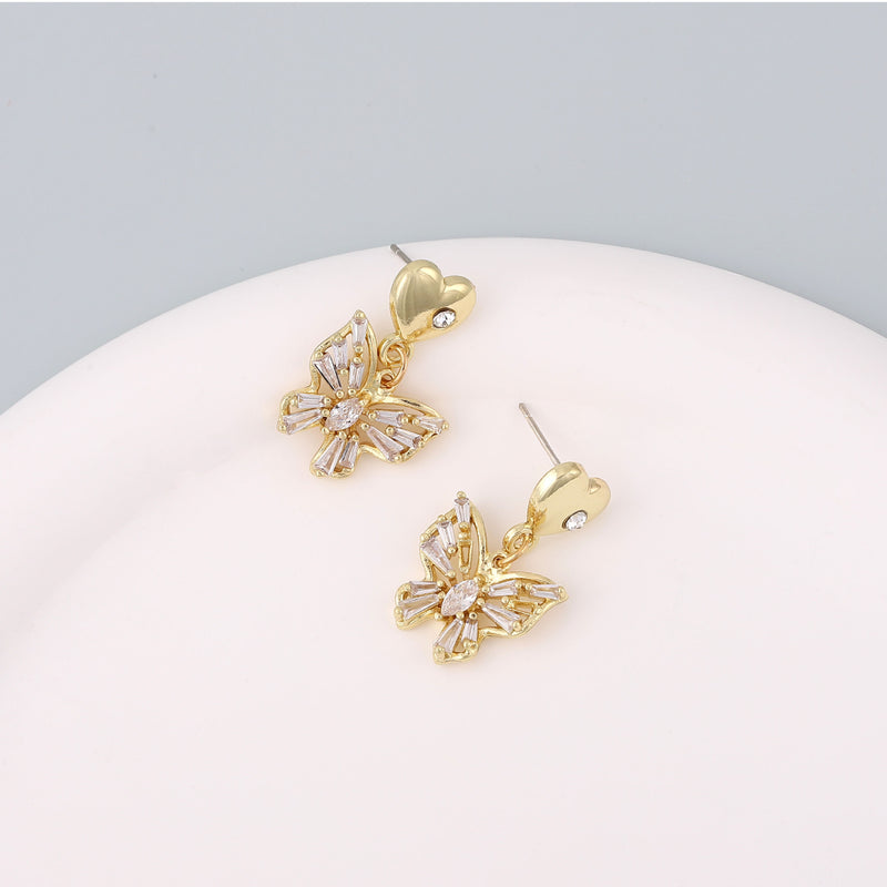Charming Silver Earring for Any Occasion