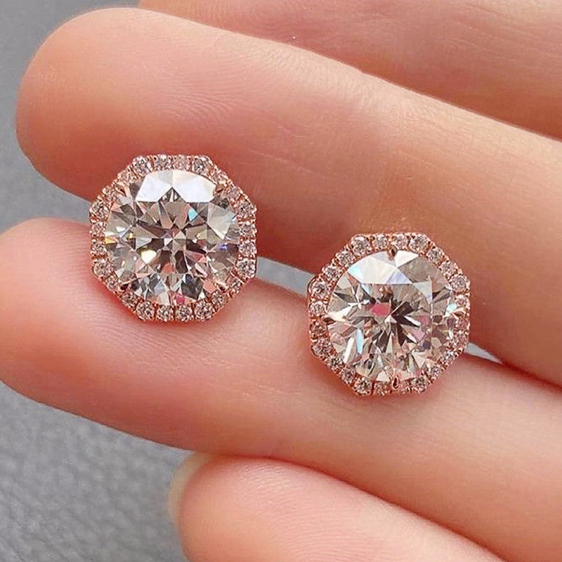 Charming Gold Earring for Any Occasion