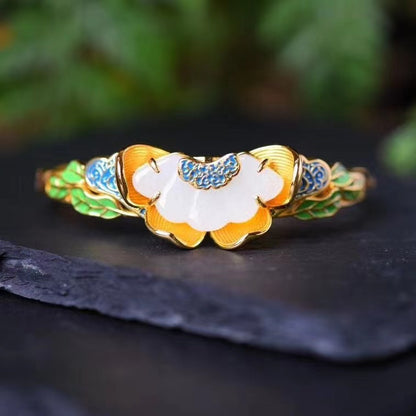 Classic Gold Bracelet with Timeless Appeal