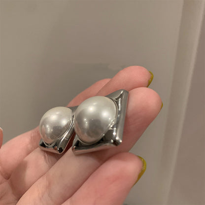 Romantic Pearl Earring for Special Moments