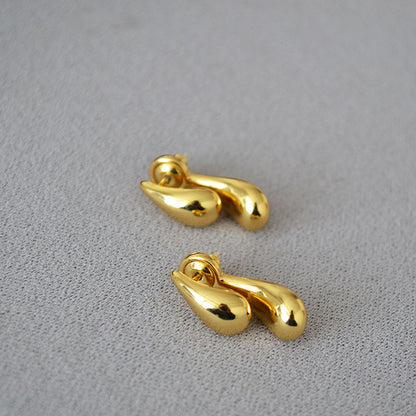 Classic Gold Earring with Timeless Appeal