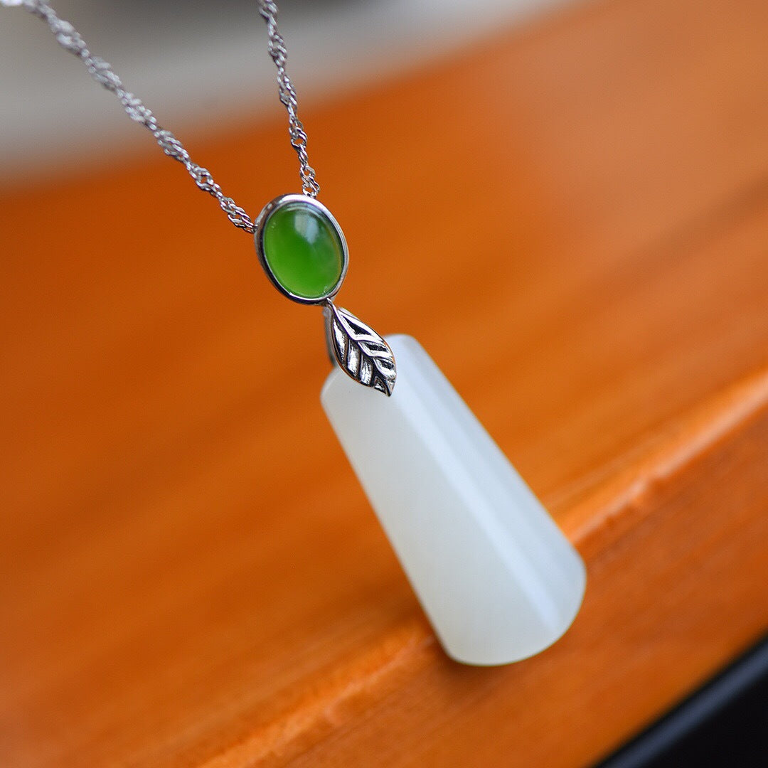 Beautiful Gold Necklace with Unique Style