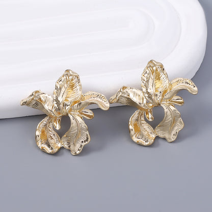 Charming Gold Earring for Any Occasion
