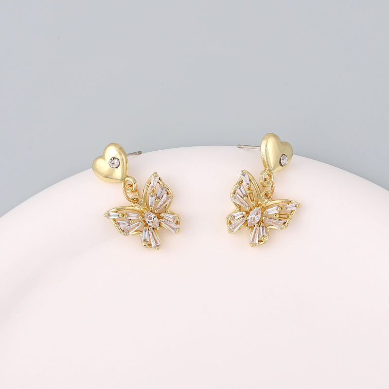 Charming Silver Earring for Any Occasion