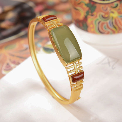 Classic Silver Bracelet with Timeless Appeal