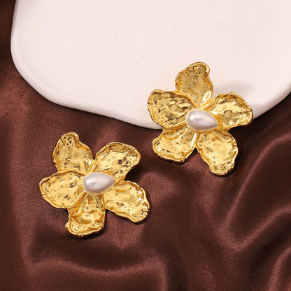Romantic Pearl Earring for Special Moments