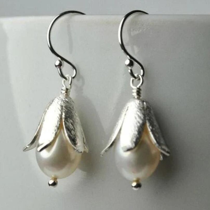 Romantic Pearl Earring for Special Moments