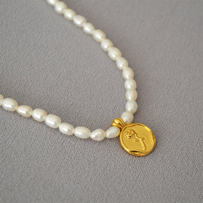 Beautiful Gold Necklace with Unique Style