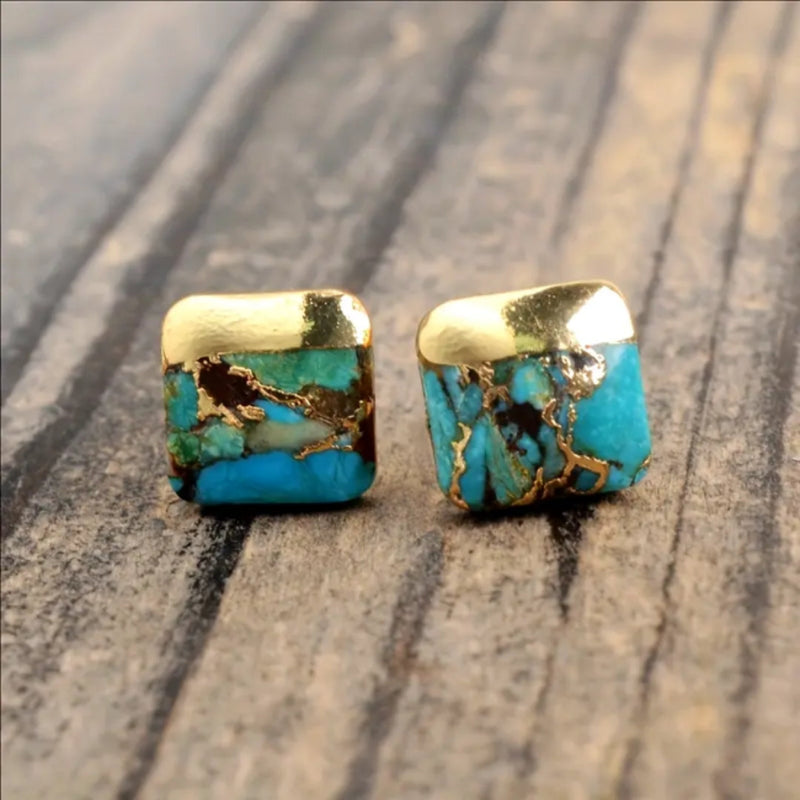 Charming Gold Earring for Any Occasion