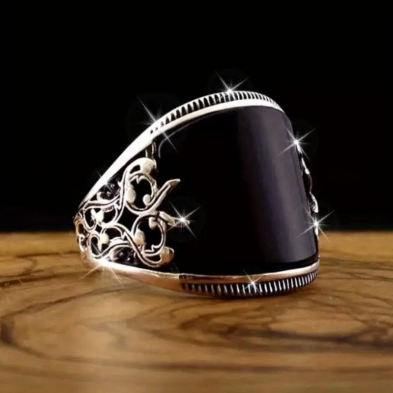 Charming Silver Ring for Any Occasion