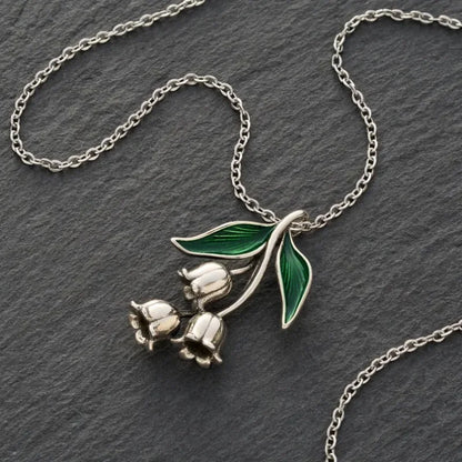 Charming Silver Necklace for Any Occasion